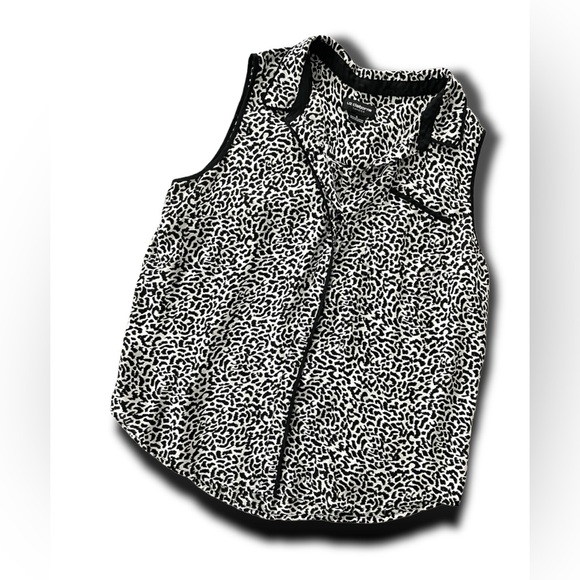 Liz Claiborne Tops - Liz Claiborne Sleeveless Blouse